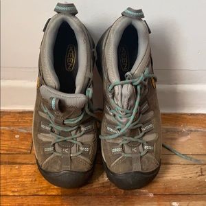 Women’s Short-Top Hiking boots